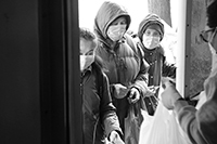 Food queues : Food lines : Hell's Kitchen : Streetlife, New York, Photo by Richard Moore